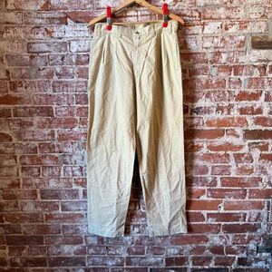 Pleaded front Levi’s silvertab khakis
